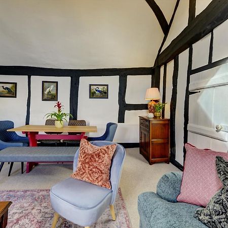 Loft Cottage By Spa Town Property - 2 Bed Tudor Retreat Near To Stratford-Upon-Avon, Warwick & Solihull Buitenkant foto